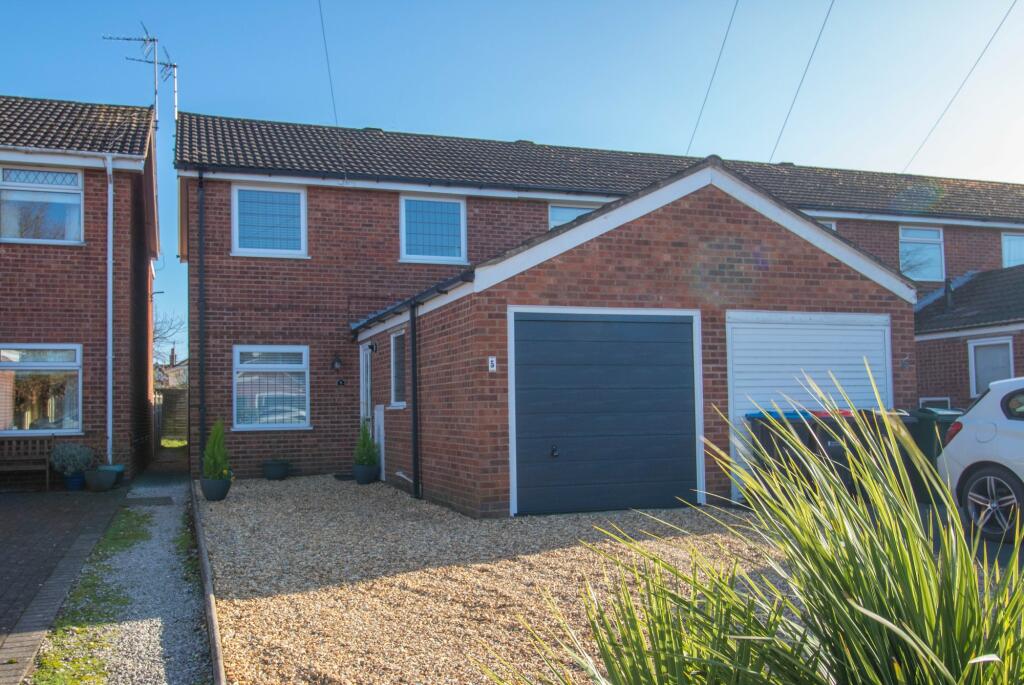 3 bedroom terraced house for sale in Endsleigh Close, Upton, Chester, CH2