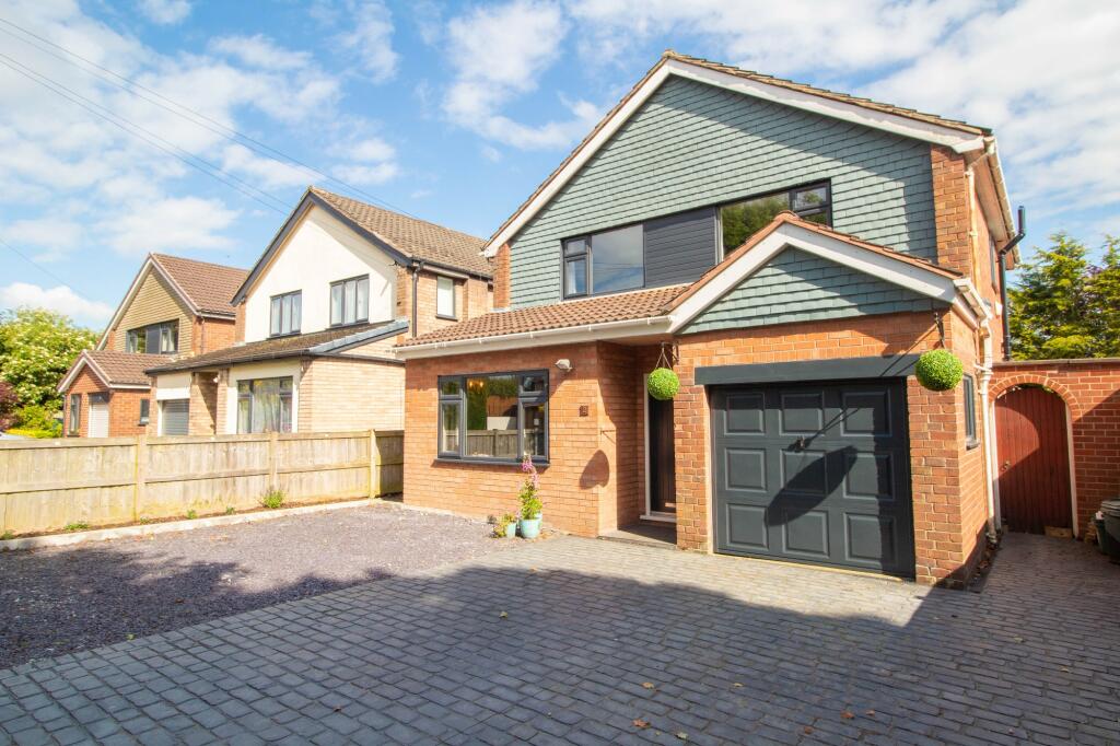 4 bedroom detached house for sale in Braemar Close, Vicars Cross