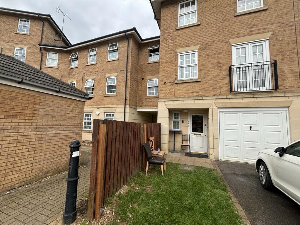 4 bedroom town house for rent in Johnson Court, NORTHAMPTON, NN4