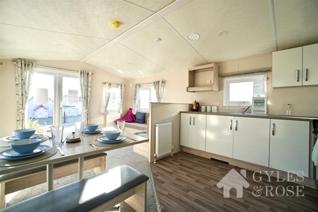 2 bedroom park home for sale in Seaview Avenue, West Mersea, Colchester