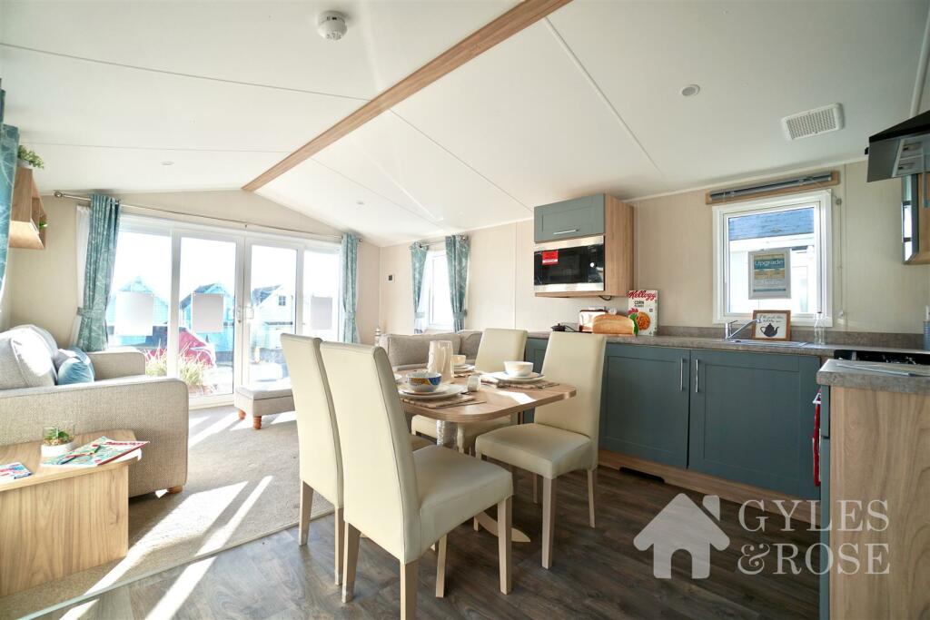2 bedroom park home for sale in Seaview Avenue, West Mersea, Colchester