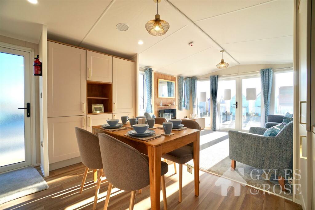 2 bedroom property for sale in Seaview Avenue, West Mersea, Colchester, CO5