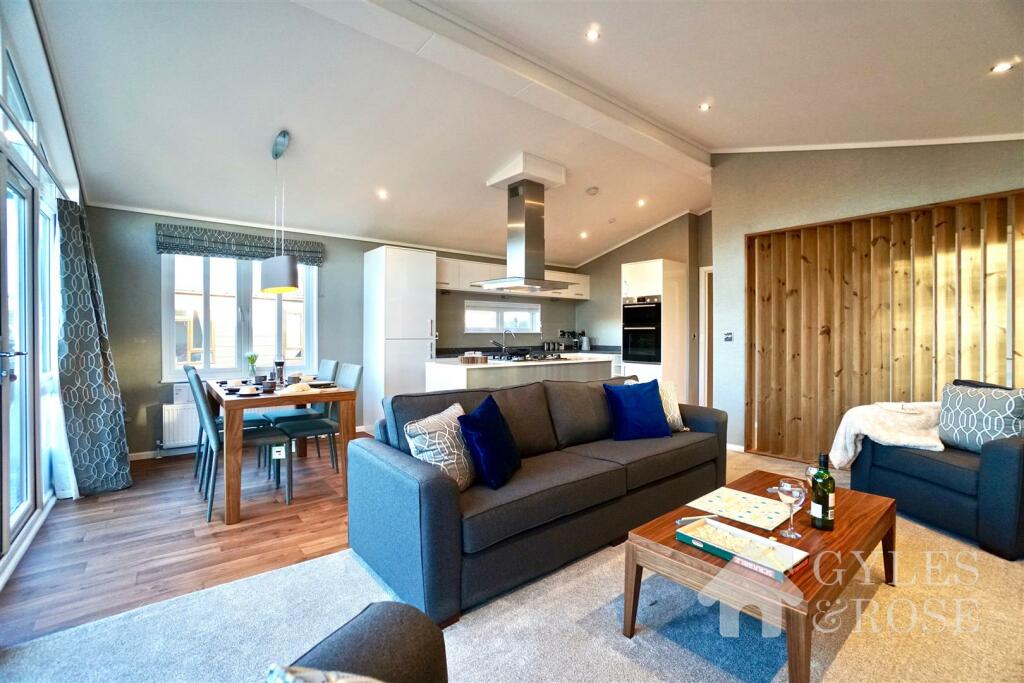 3 bedroom park home for sale in Seaview Avenue, West Mersea, Colchester