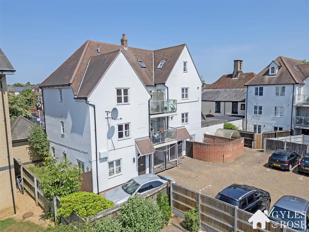 Main image of property: Victoria Chase, Colchester