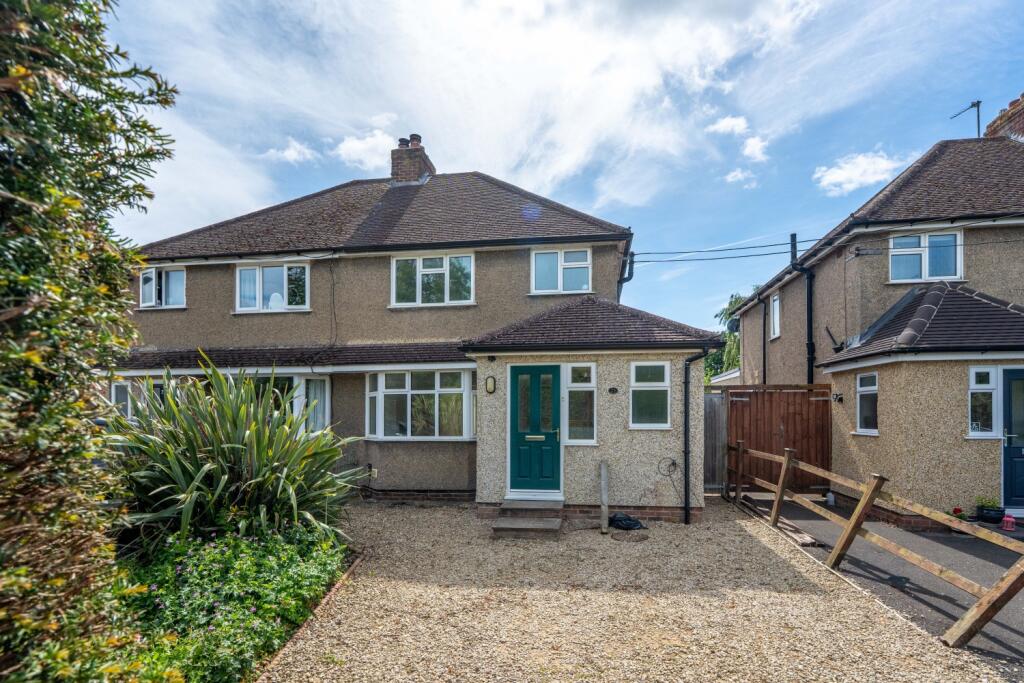 Main image of property: Yarnton Road, Kidlington, Oxfordshire, OX5 1AT