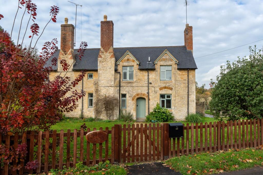 Main image of property: Oxford Road, Steeple Aston, Bicester, Oxfordshire, OX25