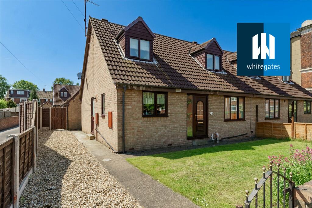 3 bedroom bungalow for sale in Lynwood Close, Knottingley, West