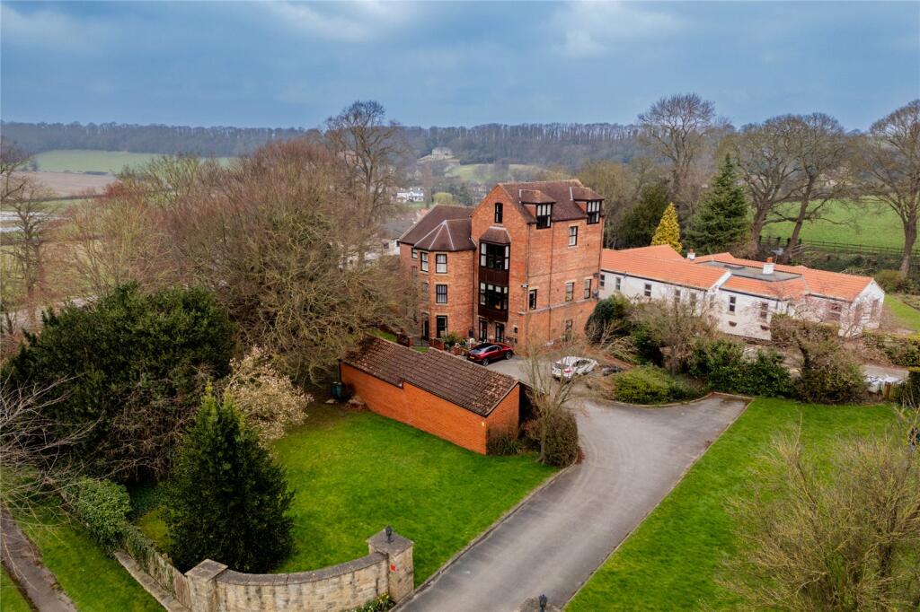 3 bedroom apartment for sale in Wentbridge, Pontefract, WF8