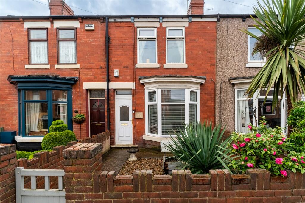 3 bedroom terraced house for sale in Askern Road, Carcroft, Doncaster