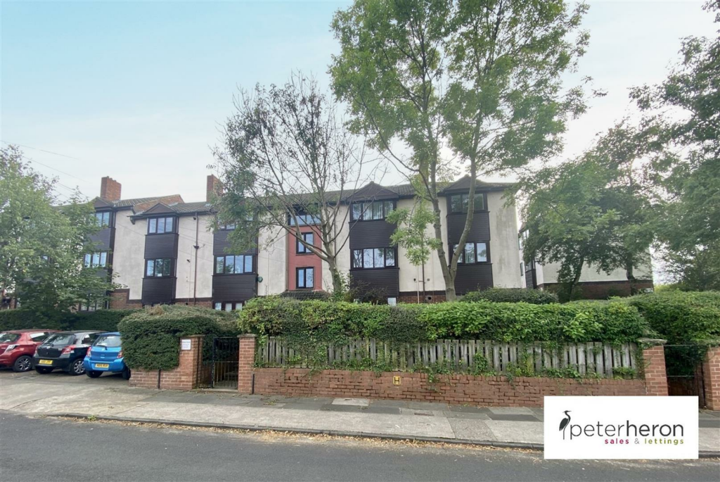 2 bedroom flat for sale in Bowes House, Farringdon, Sunderland, SR3