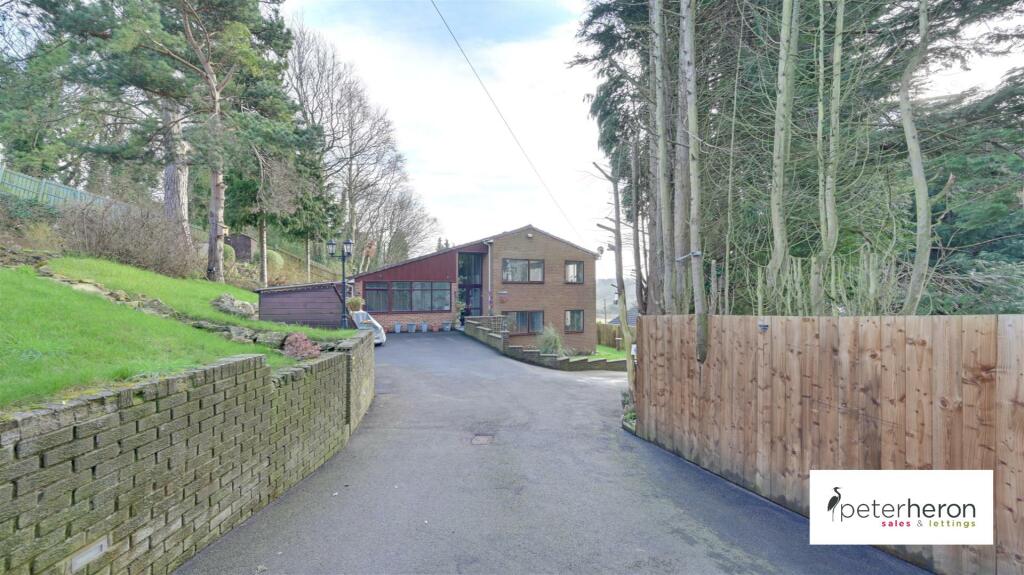 5 bedroom detached house for sale in Silksworth Lane, New Silksworth