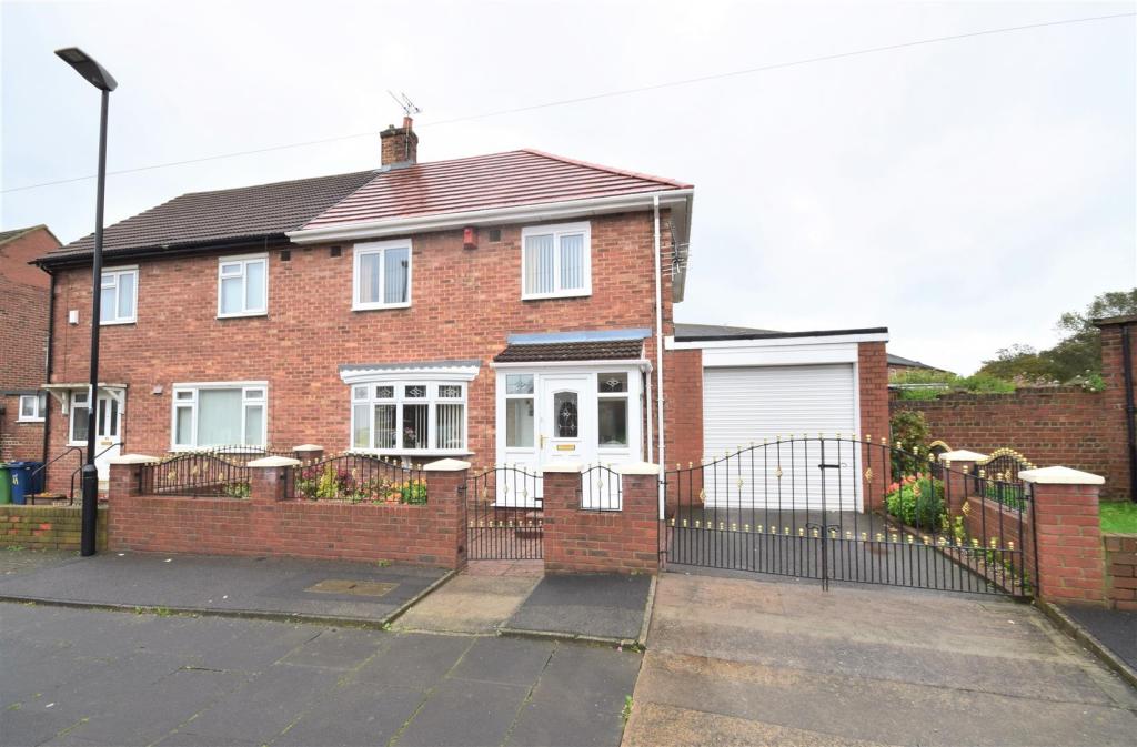 3 bedroom semidetached house for sale in Petersfield Road, Pennywell