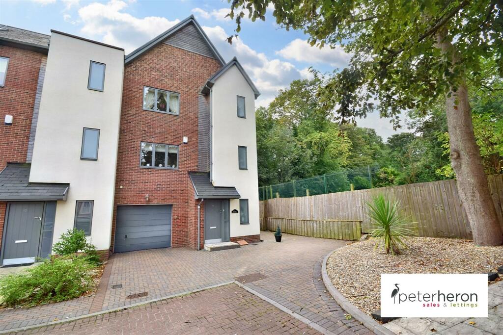 5 bedroom terraced house for sale in Brookfield Gardens, Ashbrooke