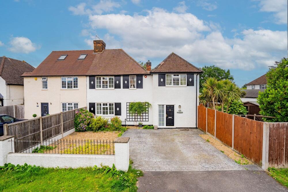 3 bedroom semidetached house for sale in Longstone Road, Iver Heath, SL0