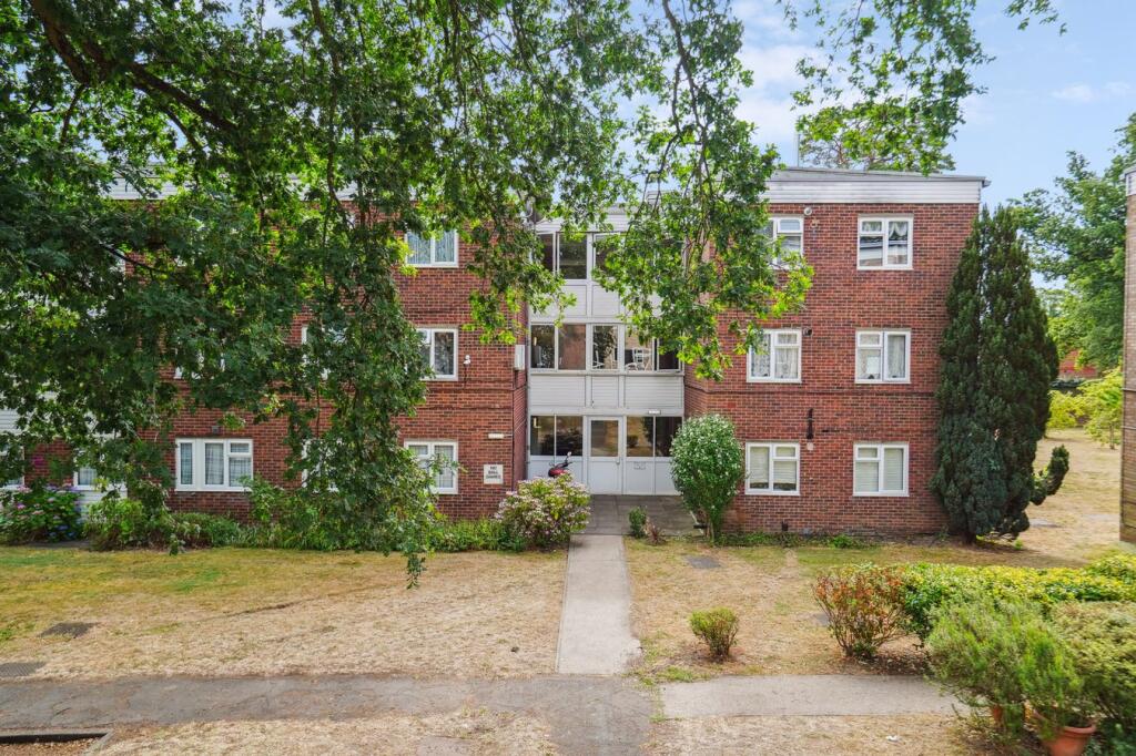 Main image of property: Heatherden Green, Iver, SL0