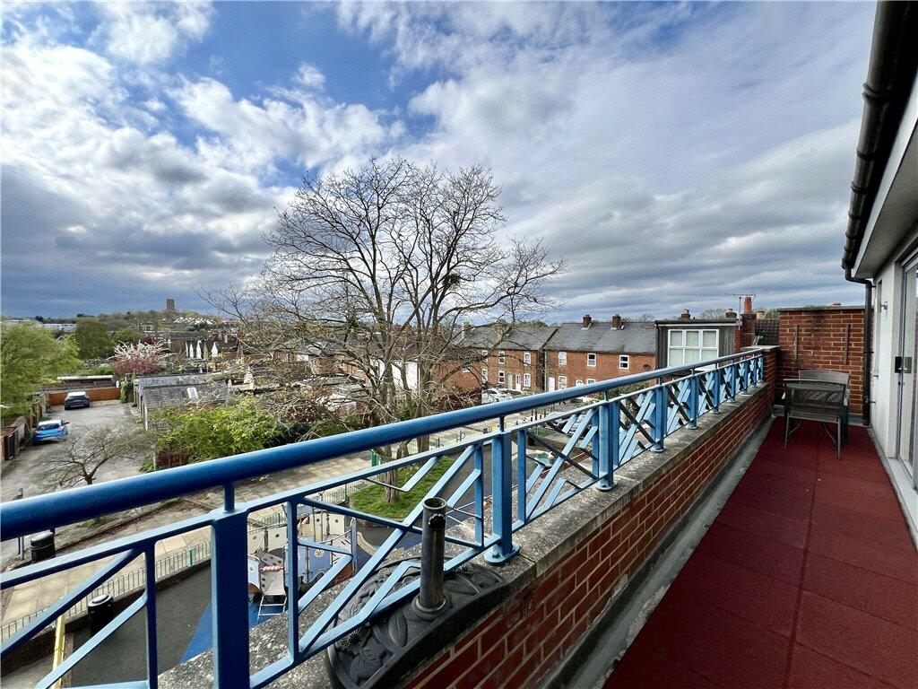 3 bedroom penthouse for sale in Stoke Square, Stoke Fields, Guildford, Surrey, GU1