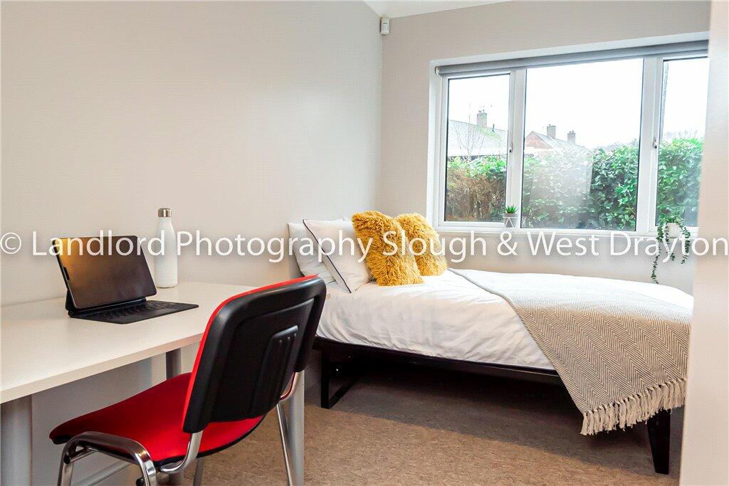 6 bedroom semi-detached house for rent in Park Barn East, Guildford, Surrey, GU2