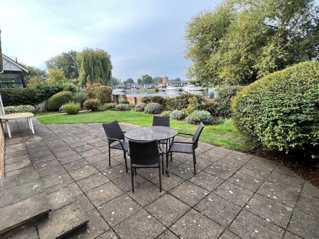 3 bedroom bungalow for sale in Thames Side, StainesuponThames, Surrey