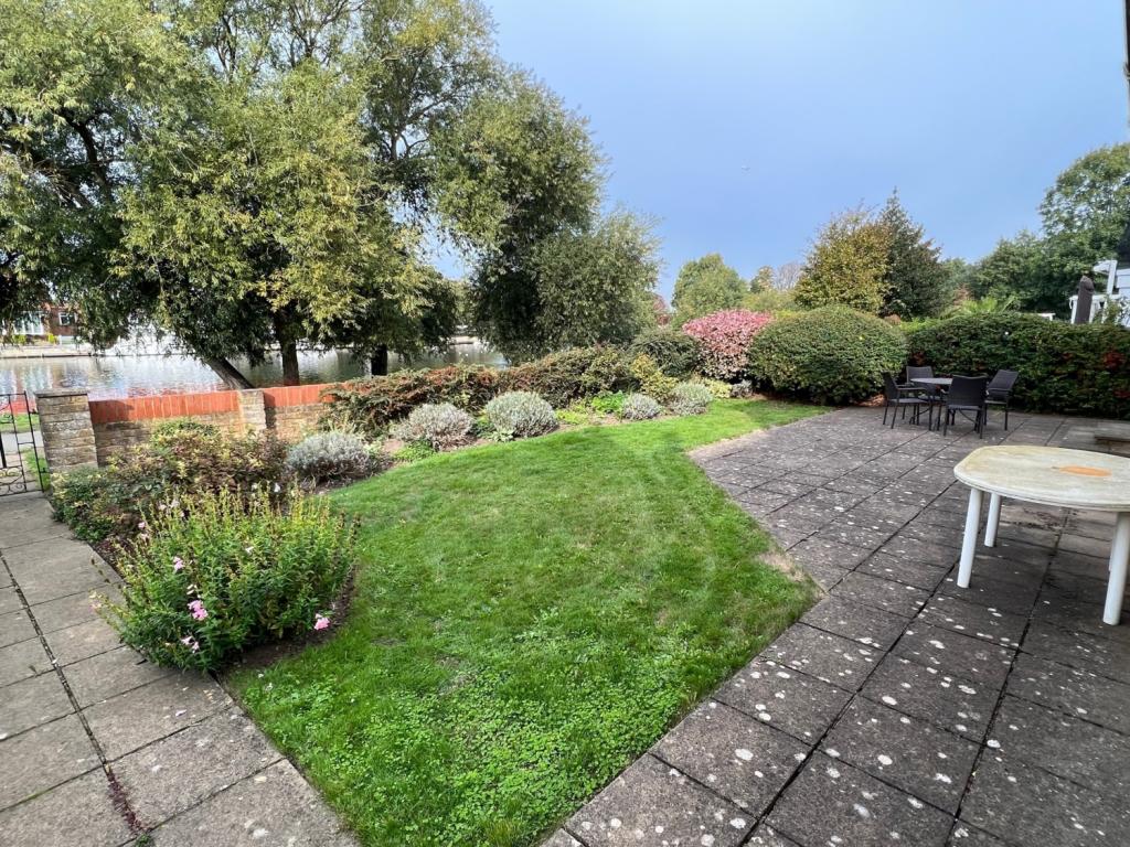 3 bedroom bungalow for sale in Thames Side, StainesuponThames, Surrey