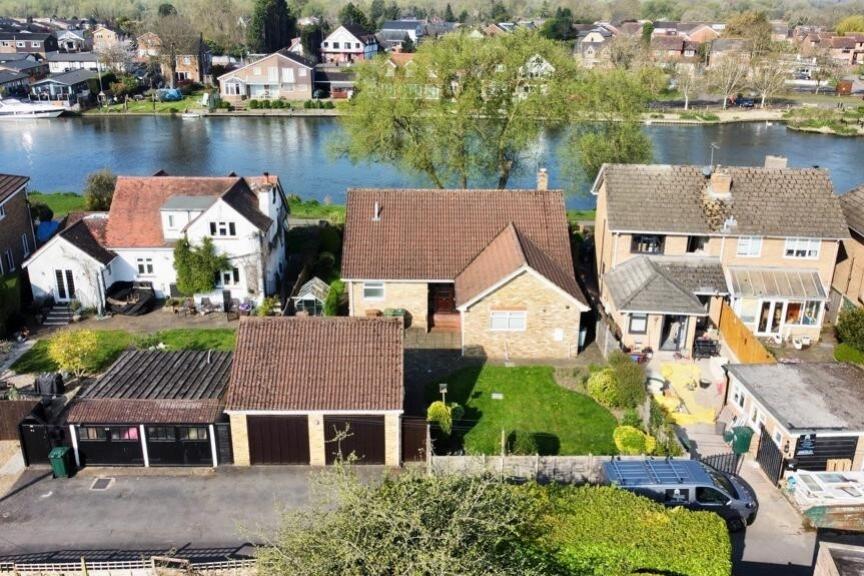 3 bedroom bungalow for sale in Thames Side, StainesuponThames, Surrey