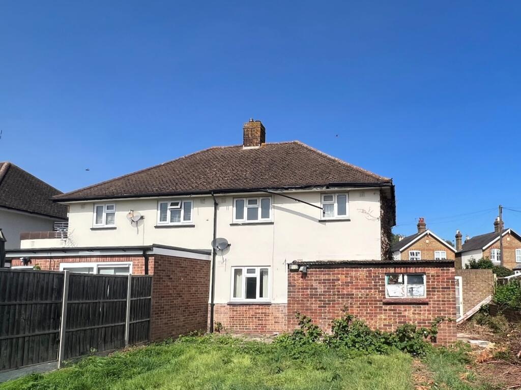 3 bedroom semidetached house for sale in Thorpe Lea Road, Egham