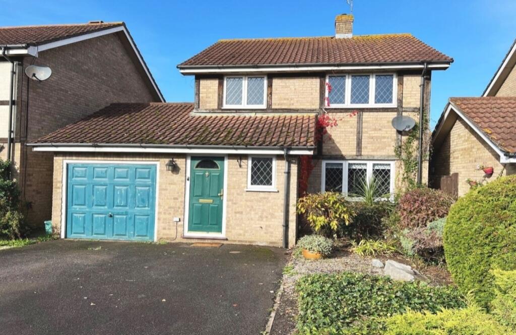 3 bedroom detached house for sale in Wesley Drive, Egham, Surrey, TW20