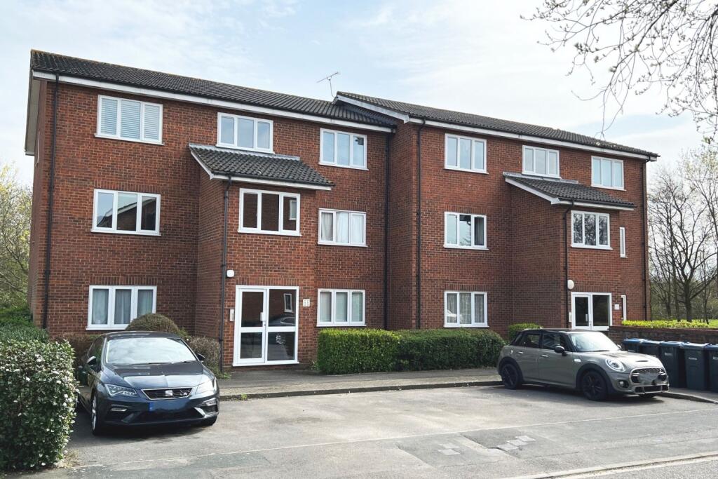 1 bedroom flat for sale in Wesley Drive, Egham, Surrey, TW20