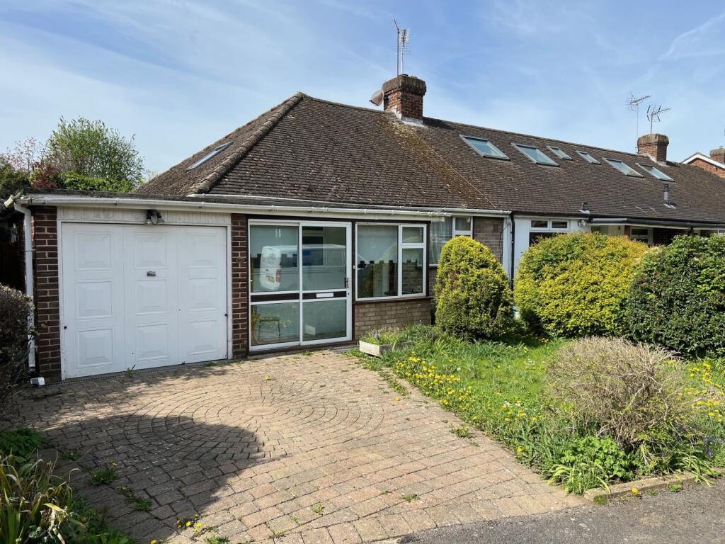 3 bedroom bungalow for sale in Knightsbridge Crescent, Stainesupon