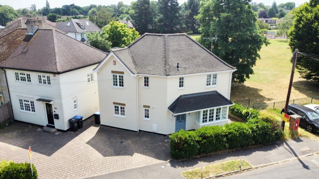 3 bedroom detached house for sale in Beechmont Avenue, Virginia Water