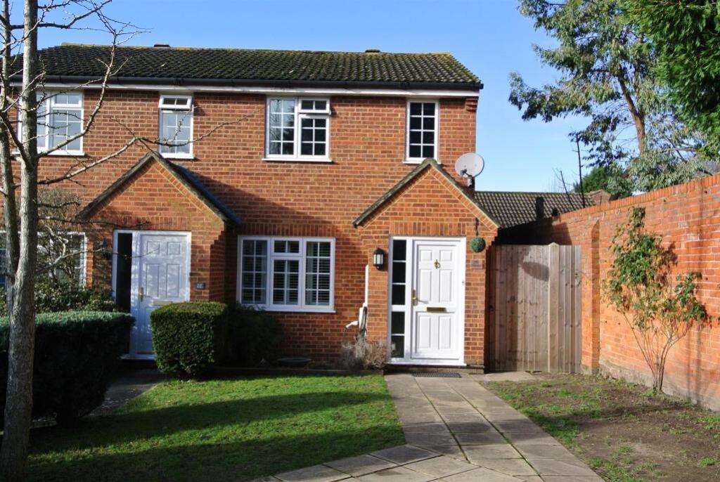 3 bedroom semidetached house for sale in Larksfield, Englefield Green