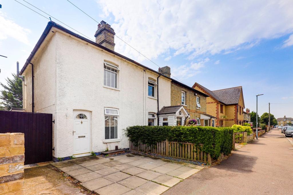 2 bedroom terraced house for sale in Gower Road, Royston, SG8