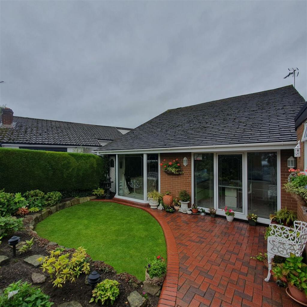 2 bedroom link detached house for sale in Springwood View Close, SuttonInAshfield, NG17