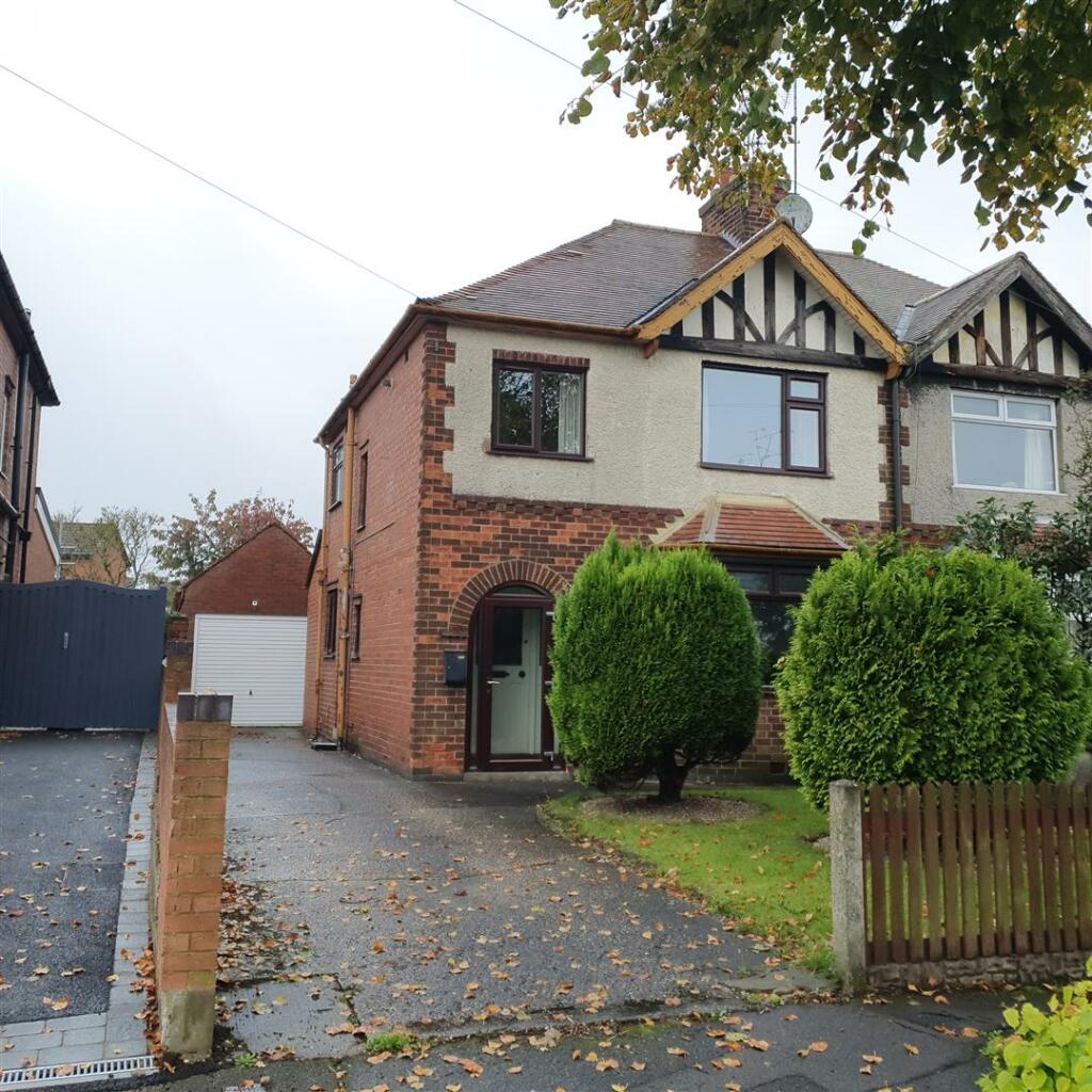 3 bedroom semidetached house for sale in Northfield Drive, Mansfield, NG18