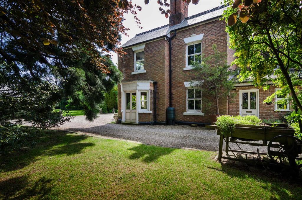 6 bedroom detached house for sale in The Hollies, Lutterworth Road, Burbage, LE10