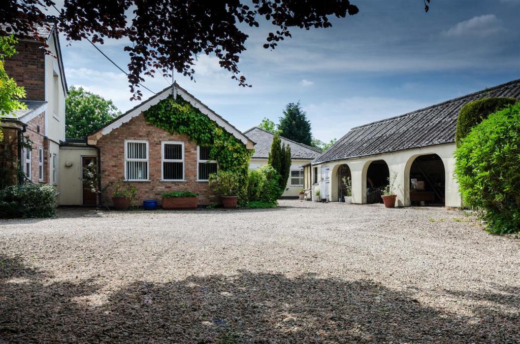 6 bedroom detached house for sale in The Hollies, Lutterworth Road, Burbage, LE10