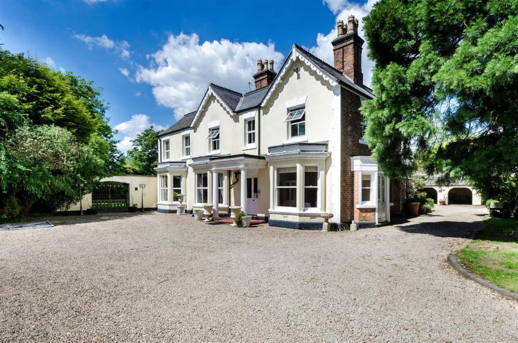 6 bedroom detached house for sale in The Hollies, Lutterworth Road ...