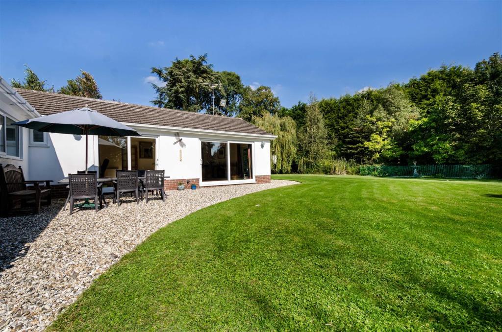 4 bedroom detached bungalow for sale in Ivydene Close, Earl Shilton