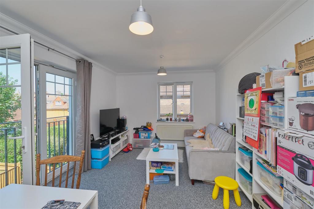 2 bedroom flat for sale in Wilmington Road, Seaford, BN25