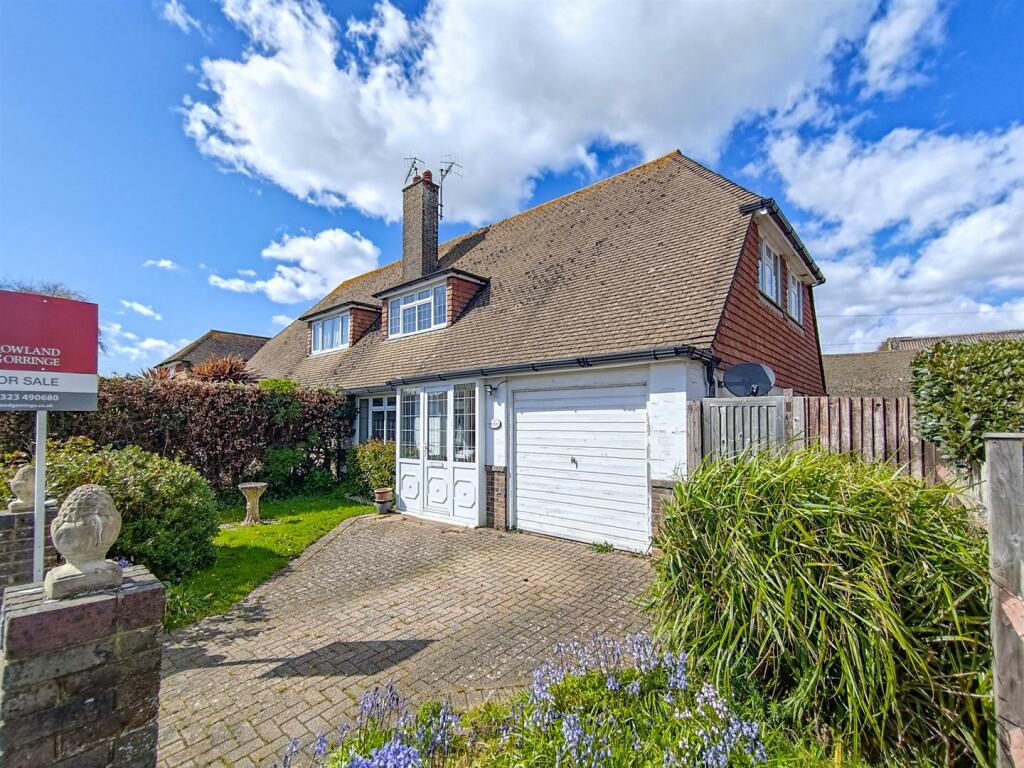 3 bedroom semidetached house for sale in Hartfield Road, Seaford, BN25