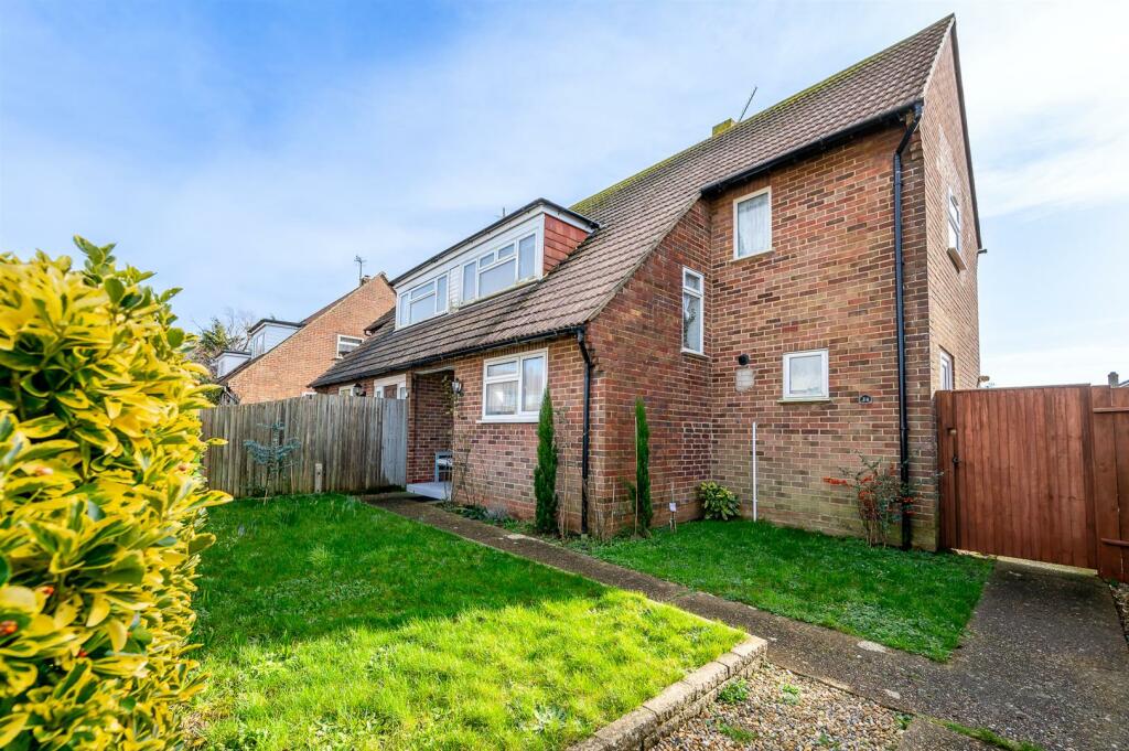 3 bedroom semidetached house for sale in Bodiam Close, Seaford, BN25