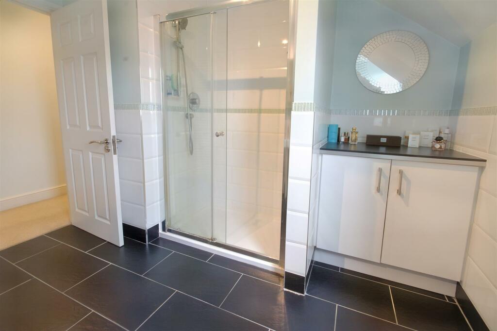 4 bedroom detached house for sale in Pasture Road, Stapleford