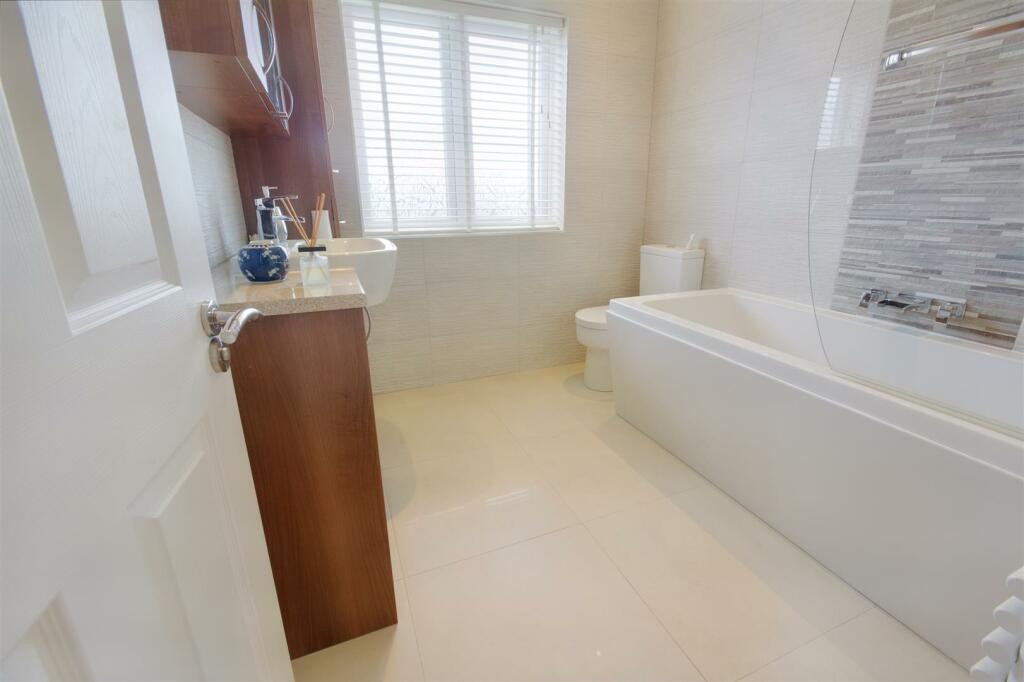 4 bedroom detached house for sale in Pasture Road, Stapleford