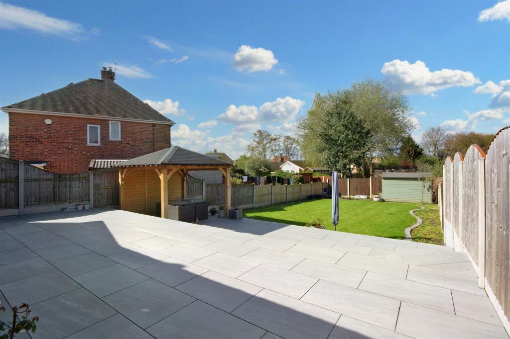 4 bedroom detached house for sale in Pasture Road, Stapleford