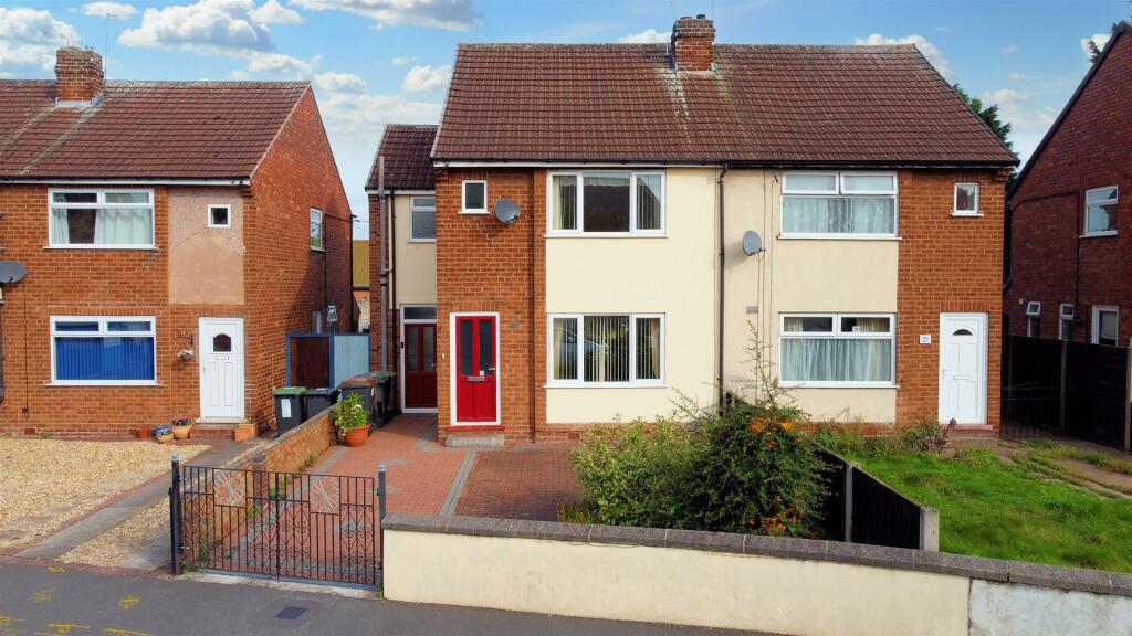 3 bedroom semidetached house for sale in Pinfold Lane, Stapleford