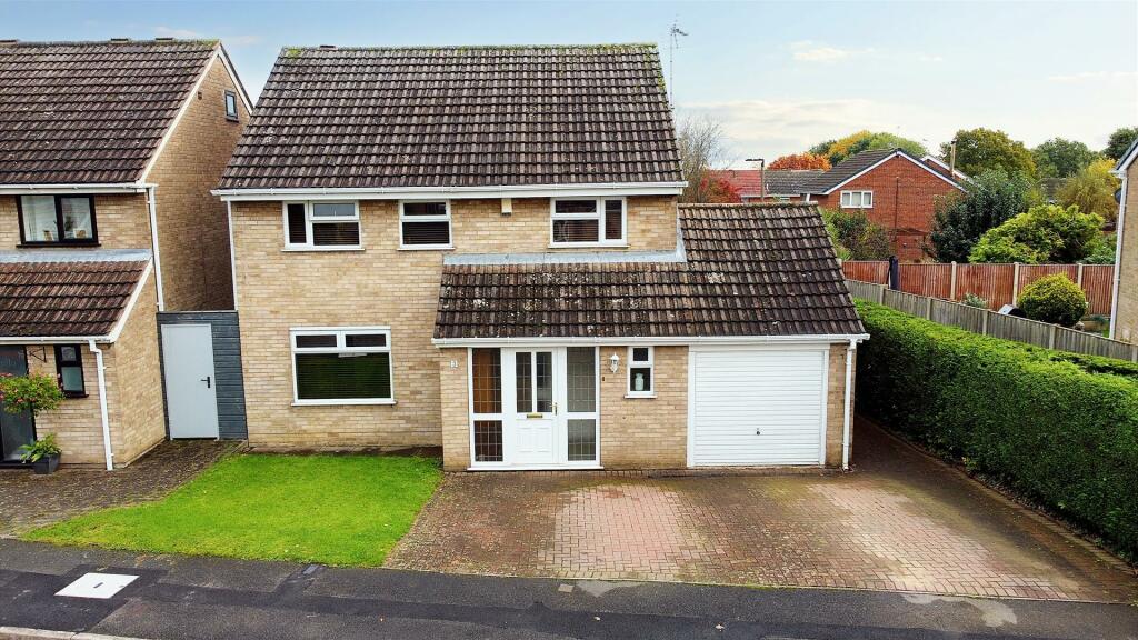 4 bedroom detached house for sale in Hampton Close, West Hallam