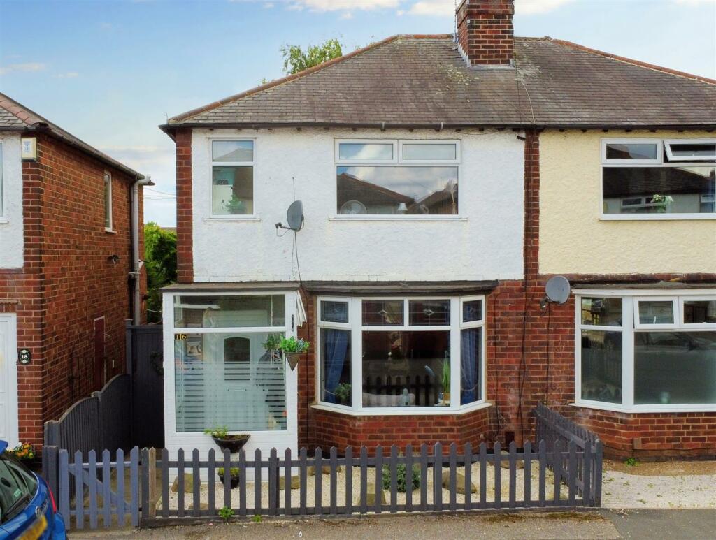 2 bedroom semidetached house for sale in Hawthorne Avenue, Stapleford, NG9