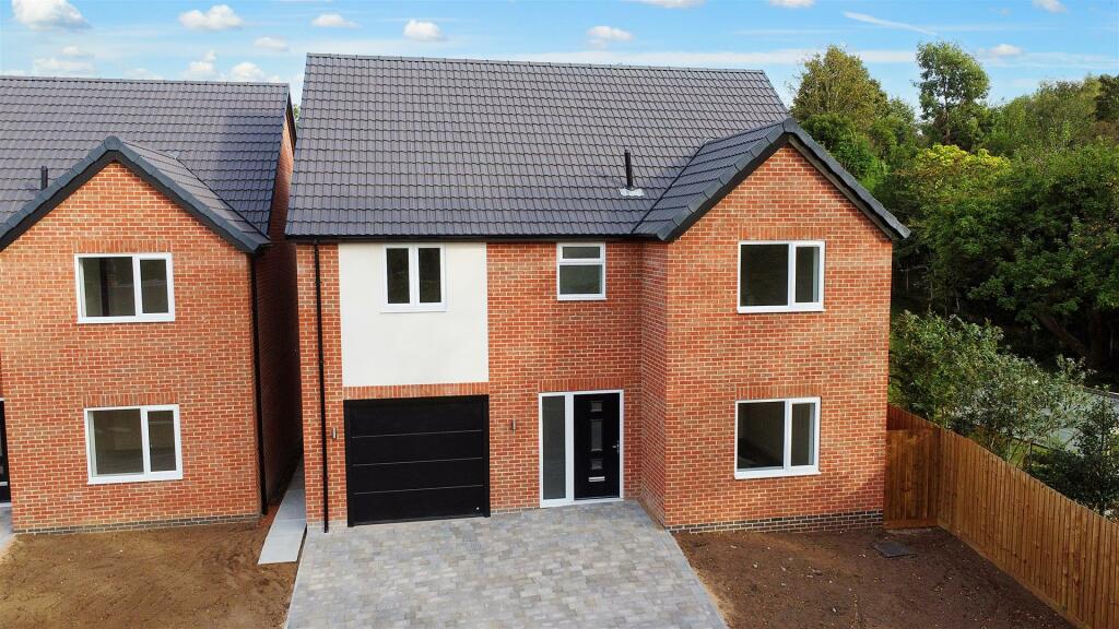 4 bedroom detached house for sale in Toton Lane, Stapleford, Nottingham