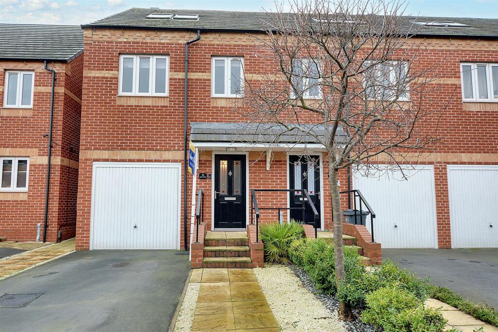 3 bedroom town house for sale in Regent Street, Sandiacre, Nottingham, NG10