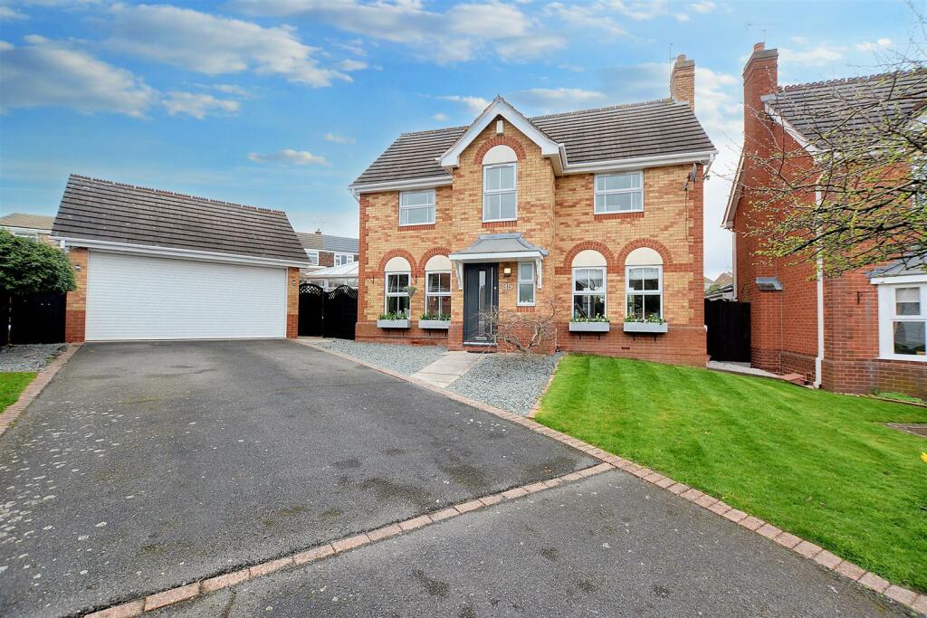 4 bedroom detached house for sale in Pritchard Drive, The Pippins, Stapleford, Nottingham, NG9