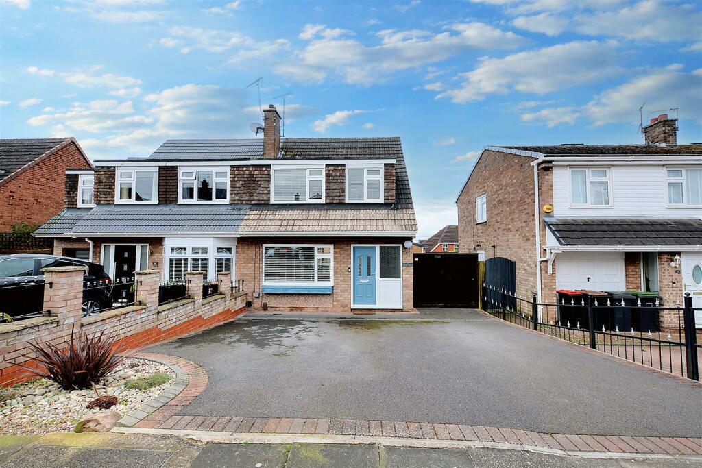 3 bedroom semidetached house for sale in Sisley Avenue, Stapleford